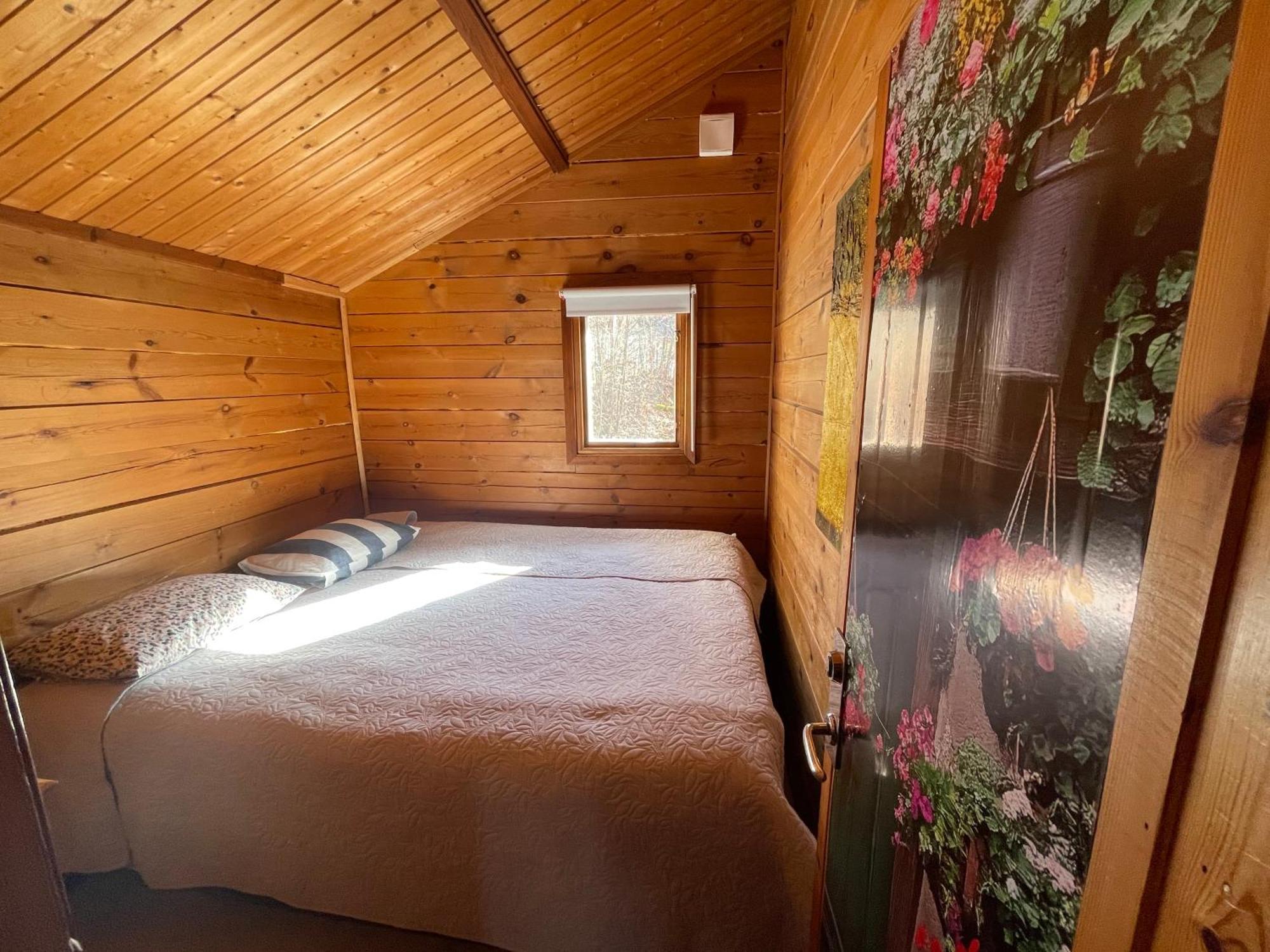 Three Rooms Stuga I Stugby Near National Park Undenäs Kültér fotó